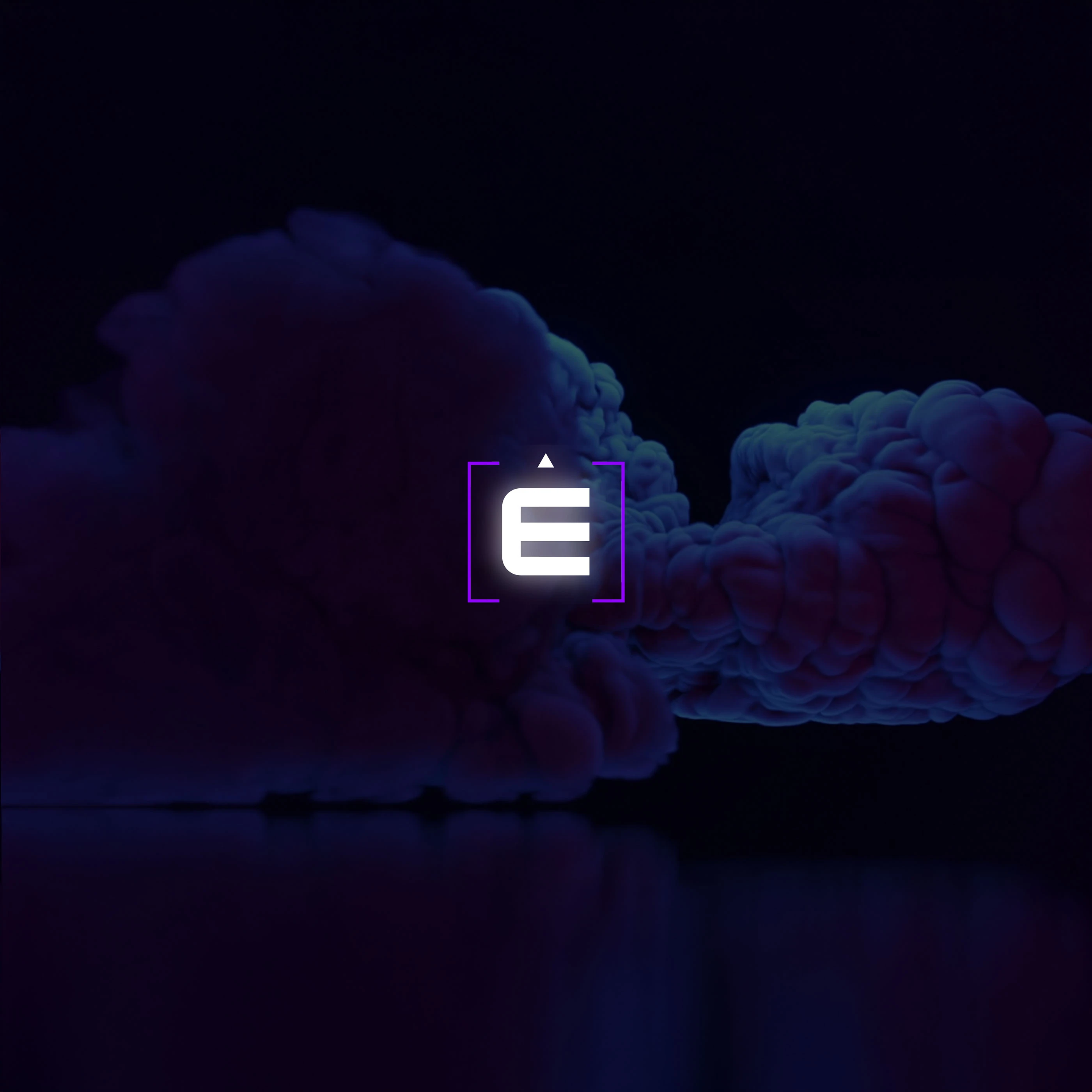 Logo de EmpowerartNFT con fondo oscuro y diseño artístico de humo.